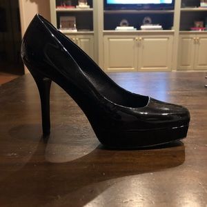 Gucci black patent leather squaretoe platform pump
